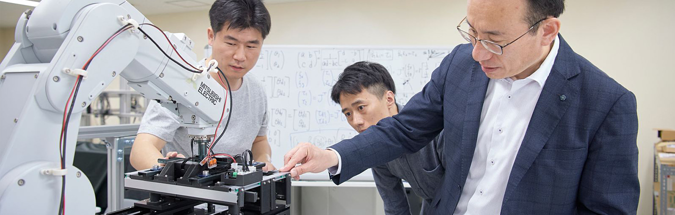 ロボットアームを使った実習の様子
